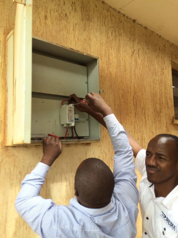 耐久性および長持ち性試験のためのSTS標準プロトコルの50Hz周波数電気メーター試験装置